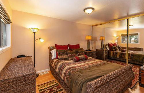 1 Alpine Terrace-renovated condo private hot tub - Foto 8