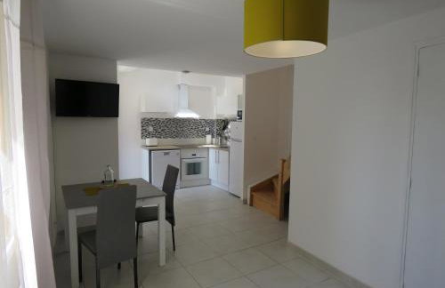 Appartement centre historique avec Terrasse au porte de la Camargue - Photo 3
