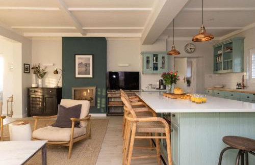 Luxury Beachfront Retreat for 14 with Hot Tub - Photo 2