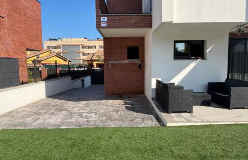 Casa con piscina y parking en Roda de Berà - Foto 2