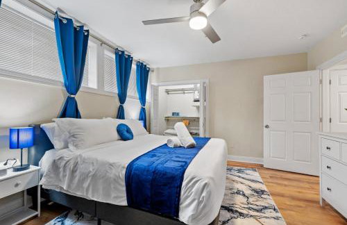 Upscale King Bed Suite ADA with Free Parking - Foto 23