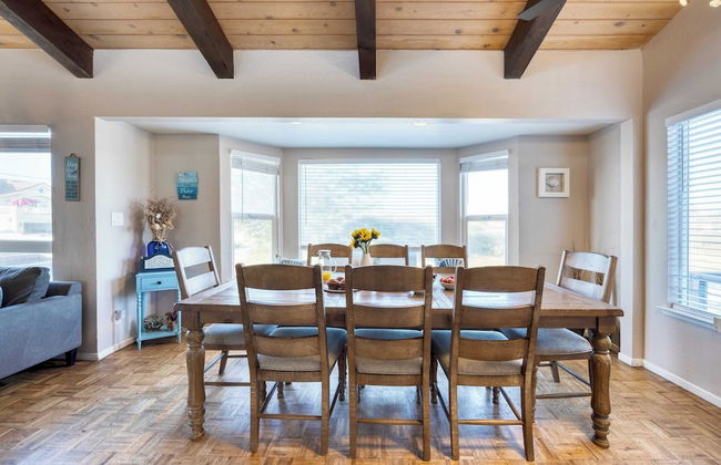 Steps to Beach w/ Patio+deck Foosball Happy Bottom Beach House by Avantstay - Foto 6