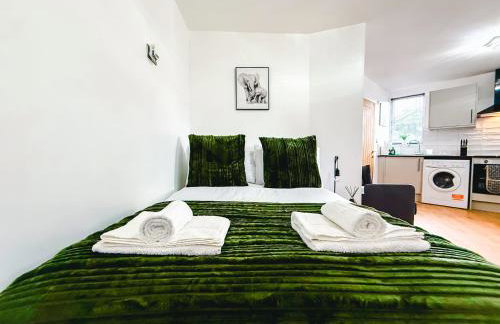 Chic Studio, Free parking, Sleeps 2 - Foto 46