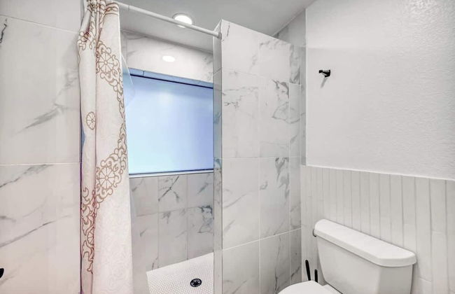 Luxurious Riverfront Condo Just 1 Blk to Schlitterbahn! - Foto 18