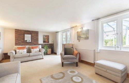 Peaceful 3-Bed Cottage in Eastington, near Stonehouse - Photo 17