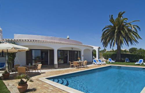 Villa Camena, private pool, sea view, residential area outside of the village Praia da Luz - Foto 1