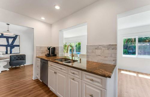 Stunning Tropical Heated Pool House Near The Beach - Foto 23