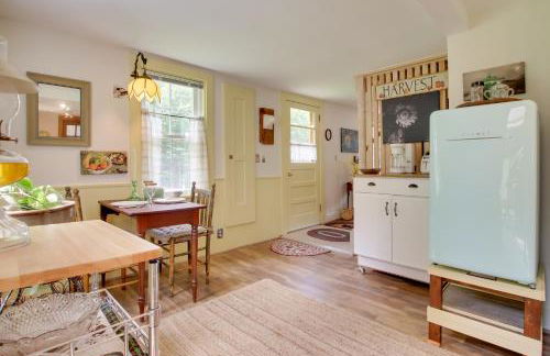 Rustic-Chic Cottage with Yard and Grill - Near Hiking! - Foto 10