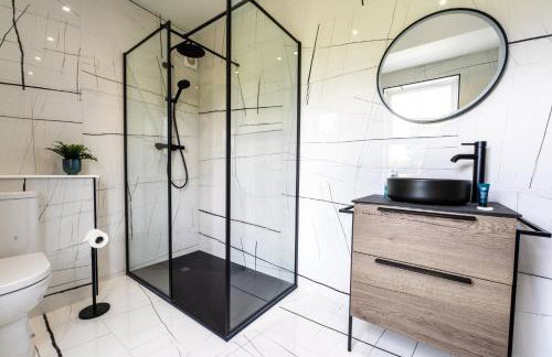 Escape Ordinary at Lily's Pad - Foto 66