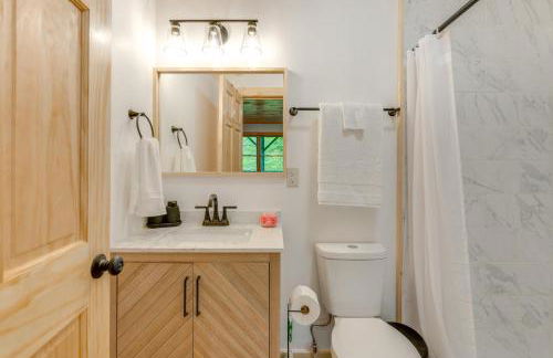 Game Room and 3-Story Deck at Lake Hiwassee Hideaway - Foto 19