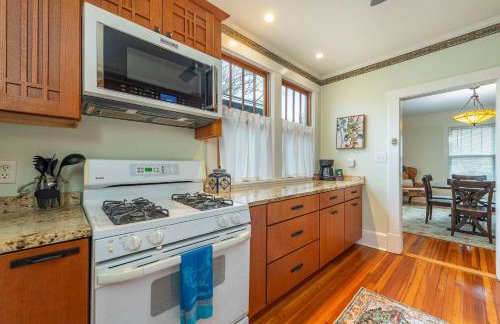 Bohemian Family Friendly 2BR Home-Near Biltmore - Foto 12