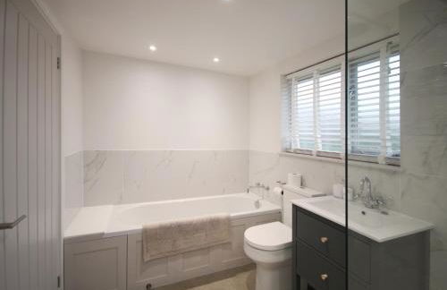 Woodpecker Lodge - Brook Meadow - sleeps 4 plus 2 - no pets - Foto 15