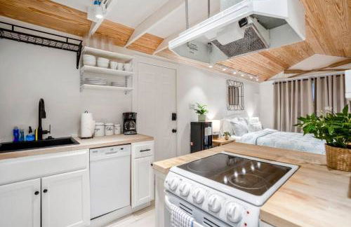 Historic Heights Rustic Urban Tiny Cabin - Foto 3