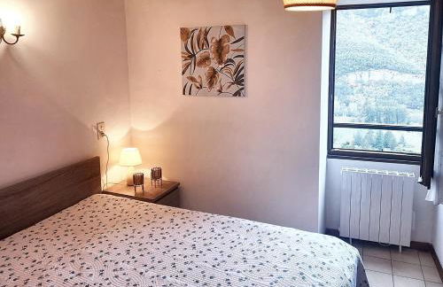 Maison pittoresque à Mostuéjouls avec vue sur la montagne - Photo 3