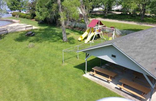 The Red Haven at Conneaut Lake - Foto 2