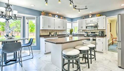 Pet-Friendly Maple Grove Gem with Private Yard! - Foto 2