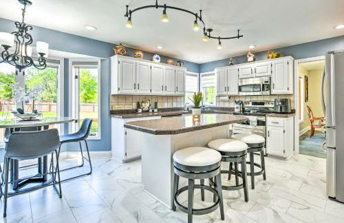 Pet-Friendly Maple Grove Gem with Private Yard! - Foto 2