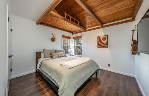 Creekside Cabin - Pup-Friendly with AC - Foto 24