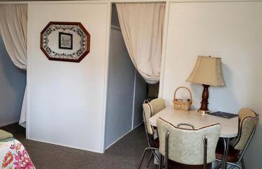 Rustic Lakeside Vacation Rental with Beach Access in Vermilion, Ohio - Foto 3