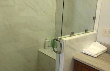 Entire apartment close to downtown - 2 Queen beds - Photo 15