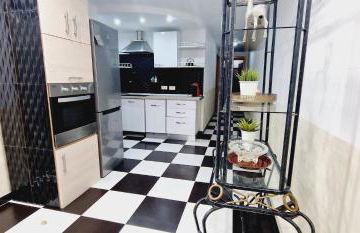 ELEGANT 3 BEDROOMS, Wifi free - Foto 3