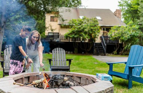 Bethel Escape Hot Tub 4 beds Game Room and Fire pit Fully Stocked Kitchen - Foto 1