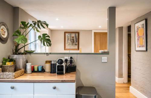 Hollyhocks, Tunstall - Foto 20