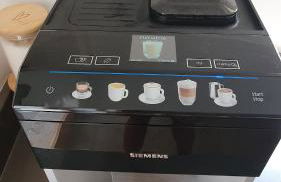 Large private home with small lake and garden - Photo 19