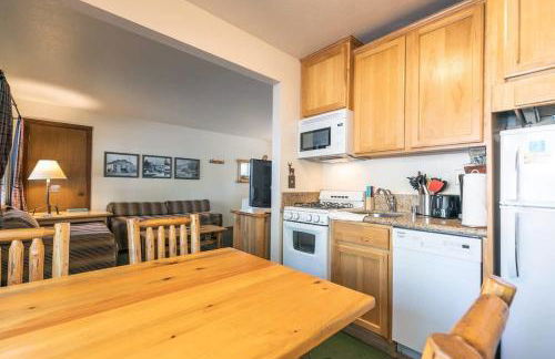 Lakeside Studio Steps from the Beach - Foto 2