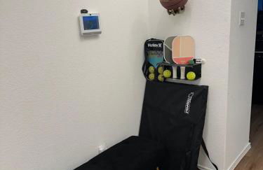 Cozy Stay with Pool Relax with Easy Access to Highway - Foto 15