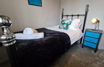 The Farrier's 3 bedroom comfy and cosy bolt hold close to Cannock town centre - Foto 8
