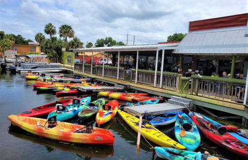 Dora's Haven Getaway-Cozy 1Bedroom with Boat or Camper Parking- Free - Foto 63