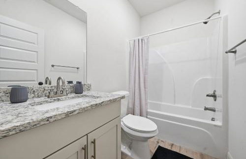 Chic 2BR2BA Home Great Location - Photo 13