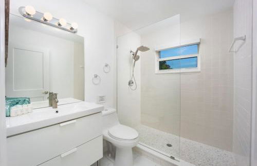 Heated Pool- MiniGolf- Fire Pit- Game Room- 1mi to Beach - Foto 28