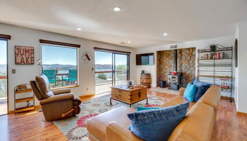 Idyllic Kelseyville Home with 2 Decks and Views! - Foto 1