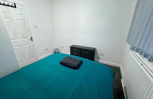 FERRY HOUSE - INVOICE and REDUCED PRICE only via SUNRISE SHORT LETS DUNDEE, 4 Bed House, Great for Contractors, Fully Equipped, Private Parking, Easy Ring Road Access - ASK SUNRISE SHORT LETS - and ONLY 5 Mins to STANNERGATE Ports - Foto 19