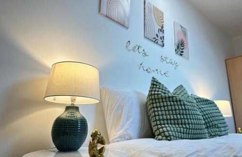 Cozy Two Bedroom Apt in Central Ilkeston with Netflix and Work-ready - Foto 3