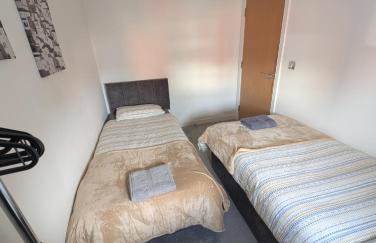 2 Bedroom 2 Bath Apartment, sleeps 4, Town Centre - Foto 10