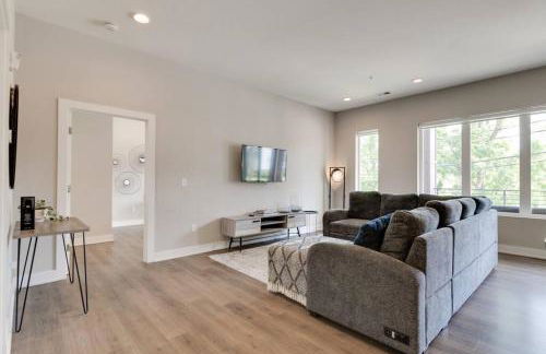 Spacious 2BD-Close To Everything - Foto 34