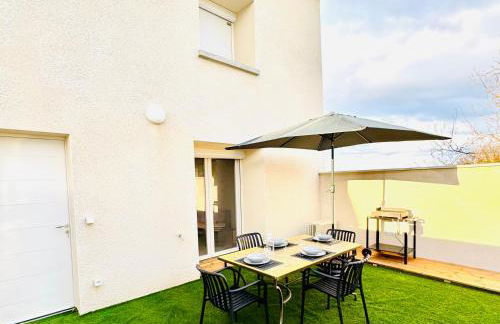 Le Cèdre Enchanté - Maison avec 2 chambres pour 6 personnes climatisée, avec terrasse et BBQ - Foto 18