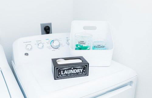 Beautifully Decorated, Modern Downtown Houston Home - Photo 28