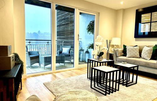Exclusive Marina View Apartment Free Parking - Photo 23