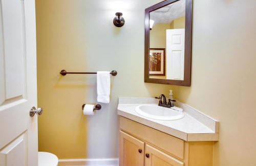 Glen Arbor Vacation Rental with Views of Lake! - Foto 24