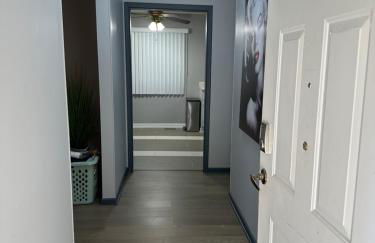 Delightful 3 Bd Home with King size bed, hot tub, playground! - Foto 10