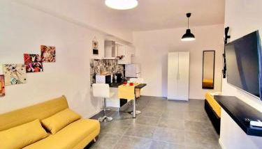 FriendlyHouse - Photo 5