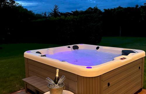 Spectacular 7BR House Hot Tub and Gardens in Gretna - Pass the Keys - Foto 69