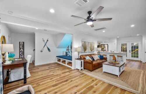 Seabrook 3BR Sleeps 10 w Backyard, Fire Pit Near Kemah - Foto 1