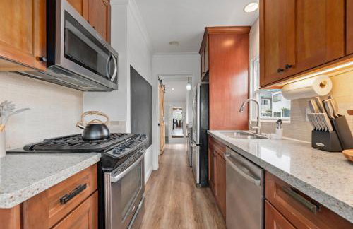 San Diego Oasis with Private Hot Tub Near Zoo, Balboa Park and Beaches - Photo 19