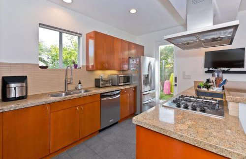 Navigate Stays Family Artful Retreat w Pool & Cabana - Foto 7