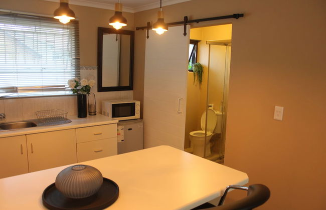 Chic & Serene 1-Bed Haven in Roodepoort - Photo 15